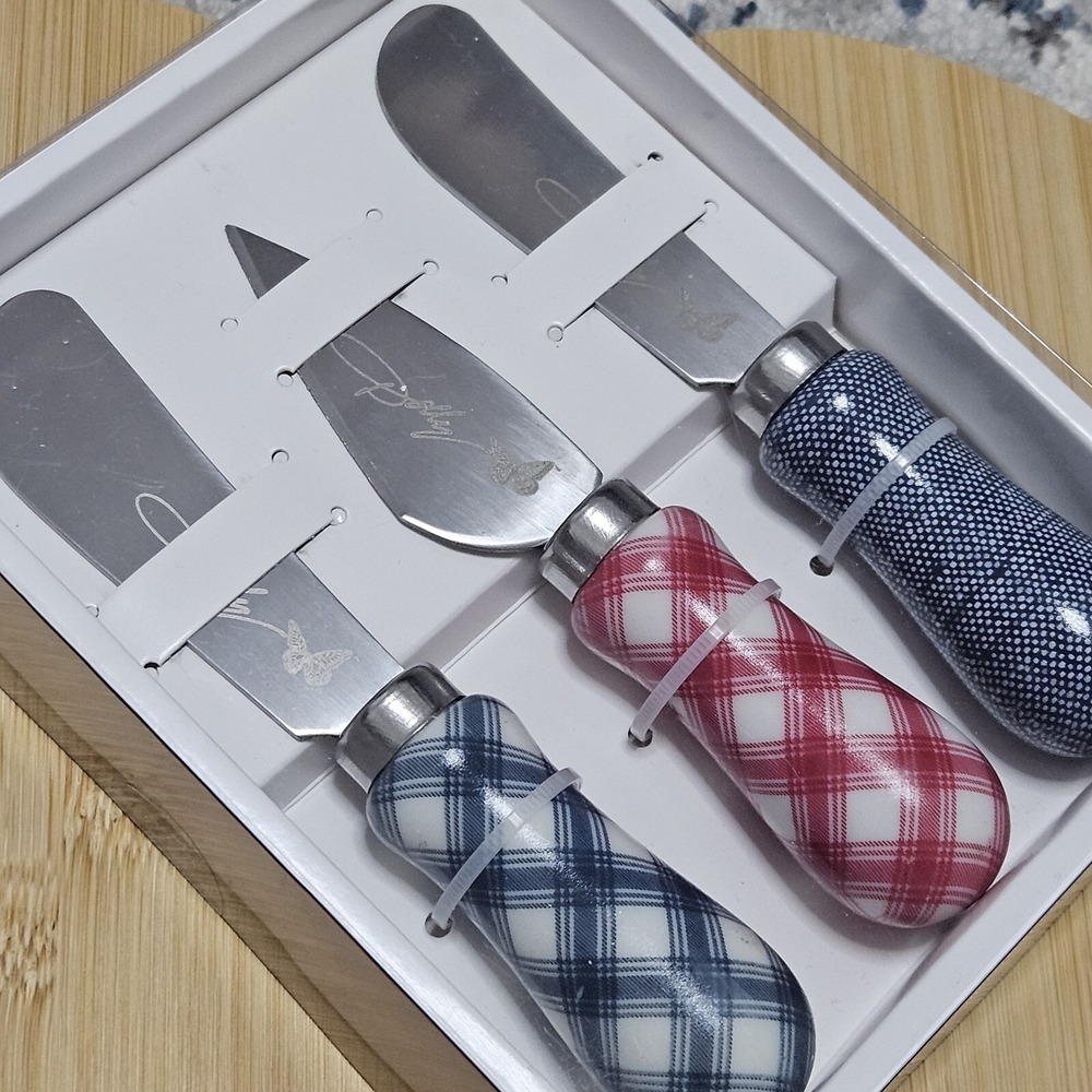 Dolly Parton Cheese Board Set Multi Apple Bamboo Plaid Butterfly 4pc NEW - Picture 4 of 5